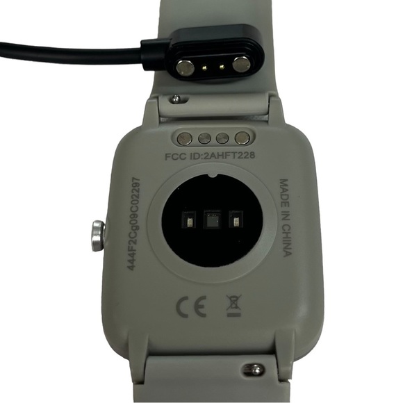 Smart Watch Grey Strap FCC ID 2AHFT228 - Picture 5 of 6